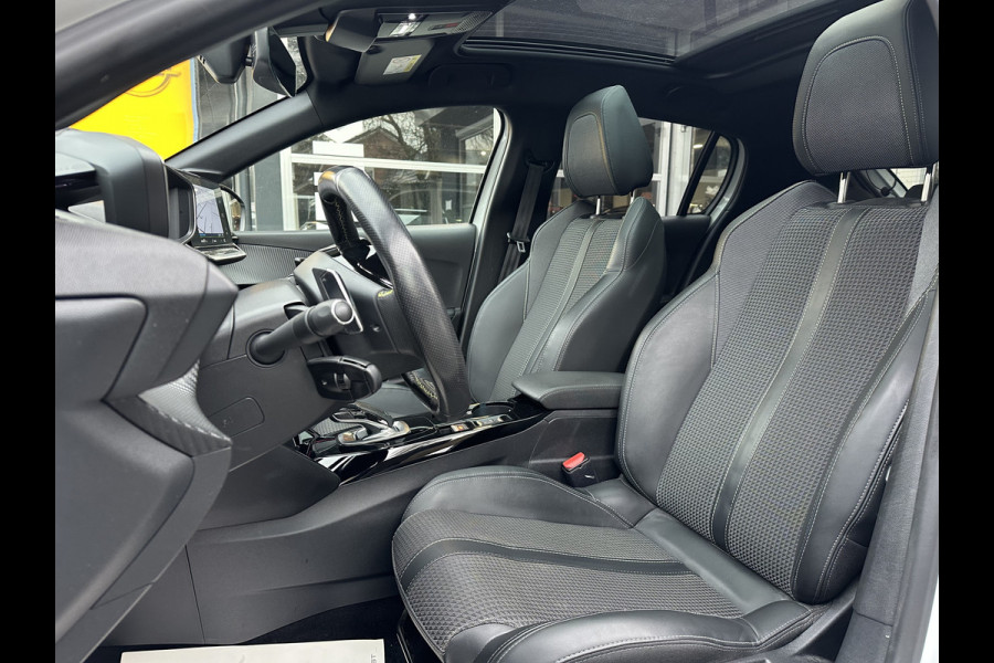 Peugeot 208 1.2 PureTech GT-Line CLIMA / CRUISE / PANO / 3D / AUTO / CAMERA