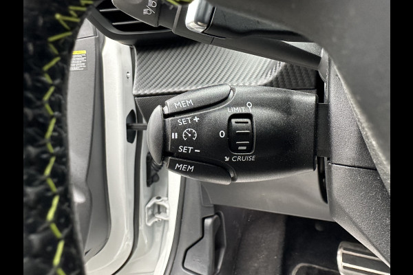 Peugeot 208 1.2 PureTech GT-Line CLIMA / CRUISE / PANO / 3D / AUTO / CAMERA