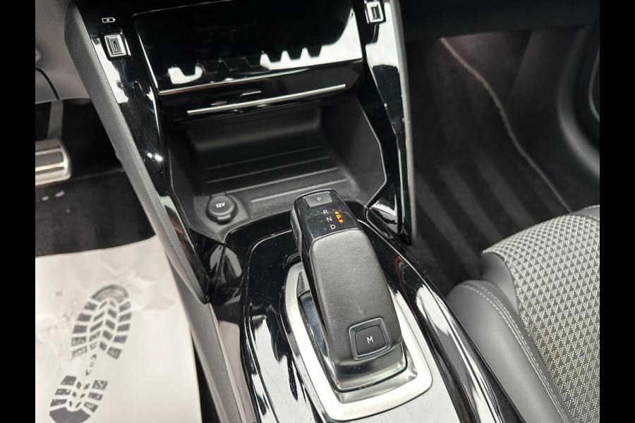 Peugeot 208 1.2 PureTech GT-Line CLIMA / CRUISE / PANO / 3D / AUTO / CAMERA