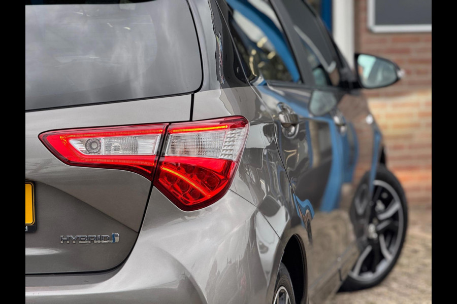 Toyota Yaris 1.5 Hybrid Bi-Tone Plus 2018 AUT NAVI CLIMA NAP