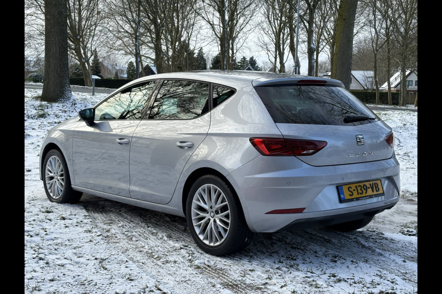 Seat Leon 1.5 TSI Style Business Intense / Opendak / Stoelverwarming / Carplay