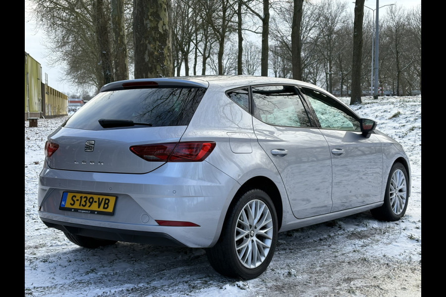 Seat Leon 1.5 TSI Style Business Intense / Opendak / Stoelverwarming / Carplay
