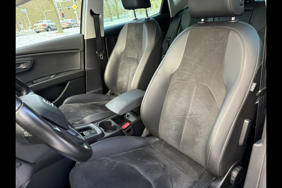 Seat Leon 1.5 TSI Style Business Intense / Opendak / Stoelverwarming / Carplay