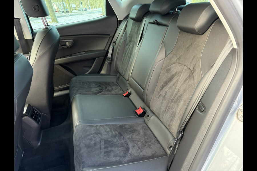 Seat Leon 1.5 TSI Style Business Intense / Opendak / Stoelverwarming / Carplay