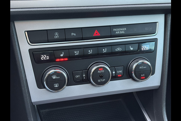 Seat Leon 1.5 TSI Style Business Intense / Opendak / Stoelverwarming / Carplay