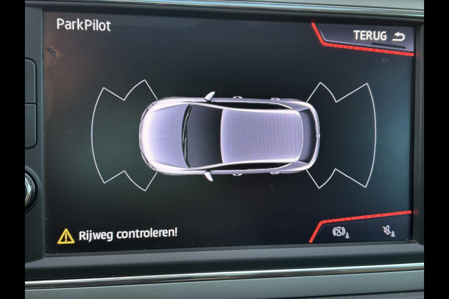 Seat Leon 1.5 TSI Style Business Intense / Opendak / Stoelverwarming / Carplay