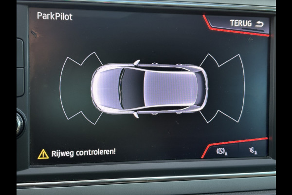 Seat Leon 1.5 TSI Style Business Intense / Opendak / Stoelverwarming / Carplay