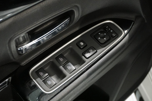 Mitsubishi Outlander 2.4 PHEV Pure + TREKHAAK / CARPLAY / CAMERA / STOELVERWARMING /