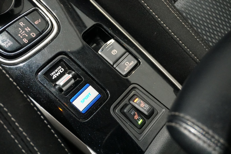 Mitsubishi Outlander 2.4 PHEV Pure + TREKHAAK / CARPLAY / CAMERA / STOELVERWARMING /