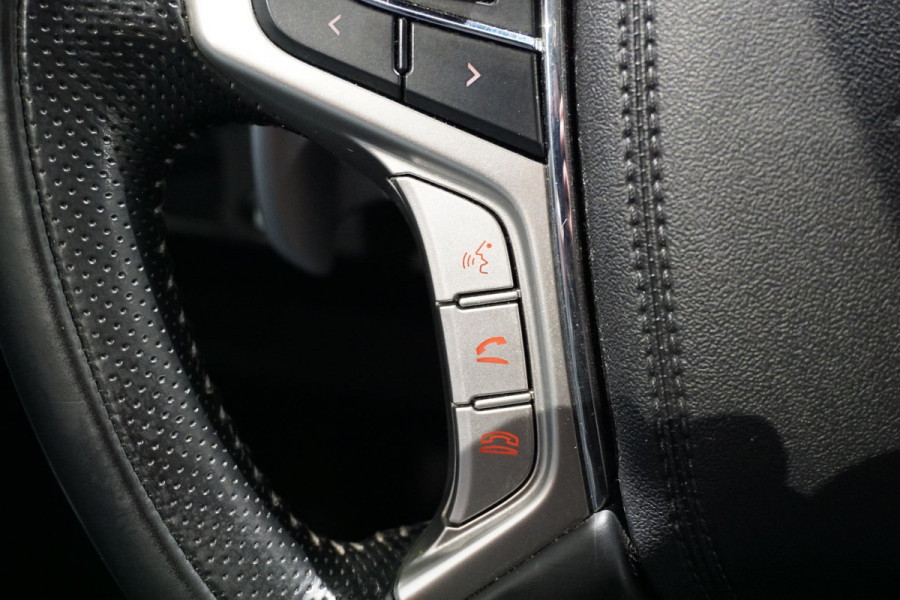 Mitsubishi Outlander 2.4 PHEV Pure + TREKHAAK / CARPLAY / CAMERA / STOELVERWARMING /