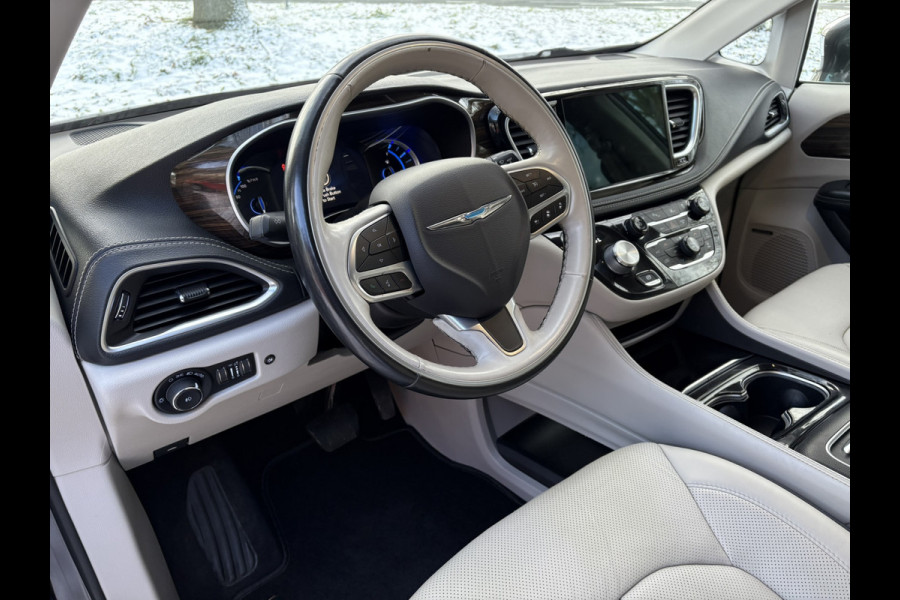 Lancia Voyager 3.6 V6 Hybrid PHEV LIMITED