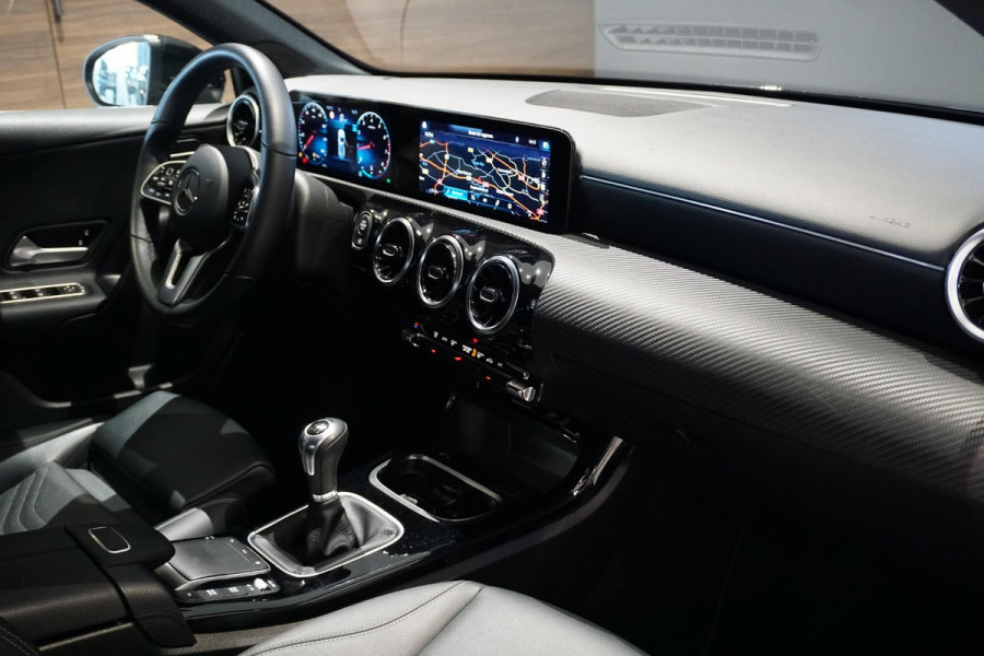 Mercedes-Benz A-Klasse 180 136PK + WIDE SCREEN / CAMERA / STOELVERWARMING /