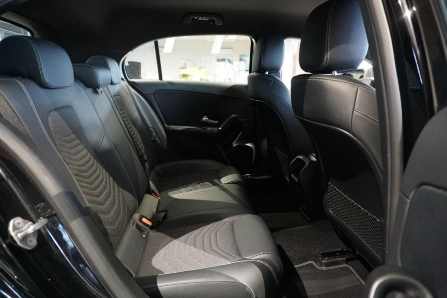 Mercedes-Benz A-Klasse 180 136PK + WIDE SCREEN / CAMERA / STOELVERWARMING /