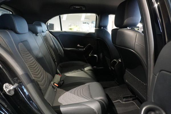 Mercedes-Benz A-Klasse 180 136PK + WIDE SCREEN / CAMERA / STOELVERWARMING /