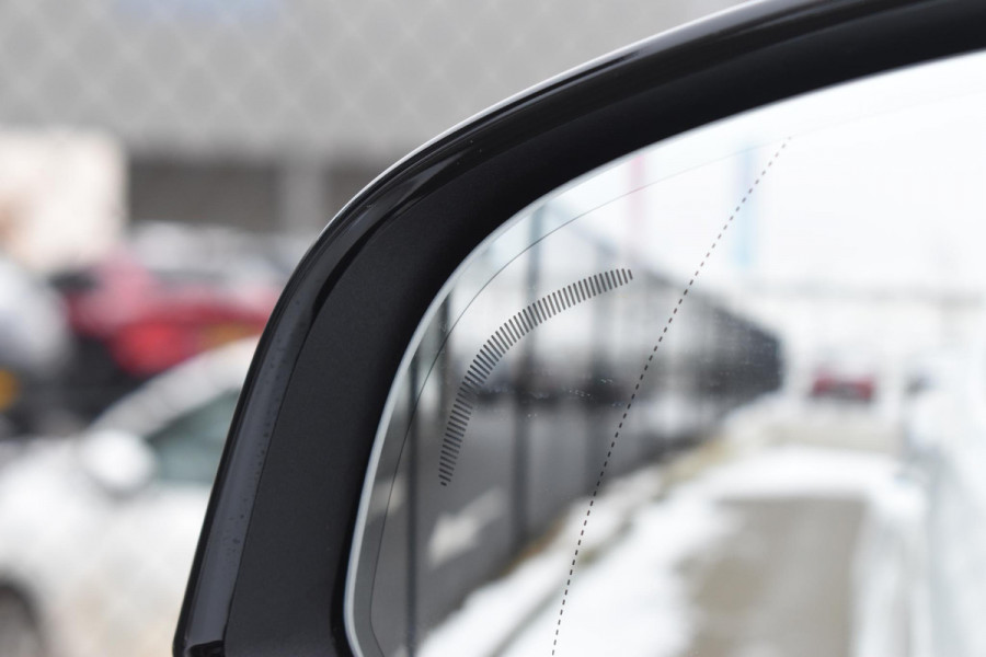 Volvo XC40 B4 211PK Automaat Plus Dark / Navigatie / Adaptive Cruise / Harman Kardon / Stuur- & Stoelverwarming / Elektrische achterklep / Achteruitrijcamera / Elektrische stoelverst. met geheugen / Extra getint glas / Microtech/Nubuck