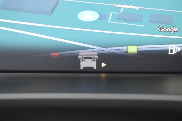 Volvo XC40 B4 211PK Automaat Plus Dark / Navigatie / Adaptive Cruise / Harman Kardon / Stuur- & Stoelverwarming / Elektrische achterklep / Achteruitrijcamera / Elektrische stoelverst. met geheugen / Extra getint glas / Microtech/Nubuck