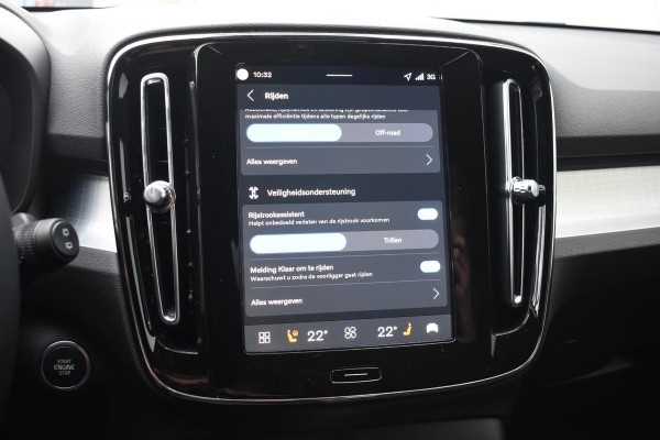 Volvo XC40 B4 211PK Automaat Plus Dark / Navigatie / Adaptive Cruise / Harman Kardon / Stuur- & Stoelverwarming / Elektrische achterklep / Achteruitrijcamera / Elektrische stoelverst. met geheugen / Extra getint glas / Microtech/Nubuck