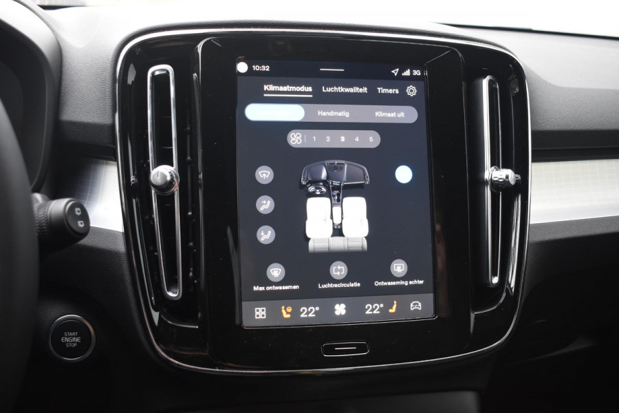 Volvo XC40 B4 211PK Automaat Plus Dark / Navigatie / Adaptive Cruise / Harman Kardon / Stuur- & Stoelverwarming / Elektrische achterklep / Achteruitrijcamera / Elektrische stoelverst. met geheugen / Extra getint glas / Microtech/Nubuck