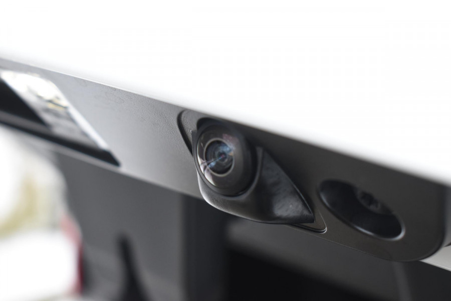 Volvo XC40 B4 211PK Automaat Plus Dark / Navigatie / Adaptive Cruise / Harman Kardon / Stuur- & Stoelverwarming / Elektrische achterklep / Achteruitrijcamera / Elektrische stoelverst. met geheugen / Extra getint glas / Microtech/Nubuck