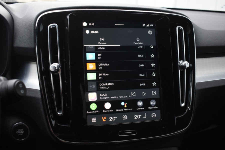 Volvo XC40 B4 211PK Automaat Plus Dark / Navigatie / Adaptive Cruise / Harman Kardon / Stuur- & Stoelverwarming / Elektrische achterklep / Achteruitrijcamera / Elektrische stoelverst. met geheugen / Extra getint glas / Microtech/Nubuck