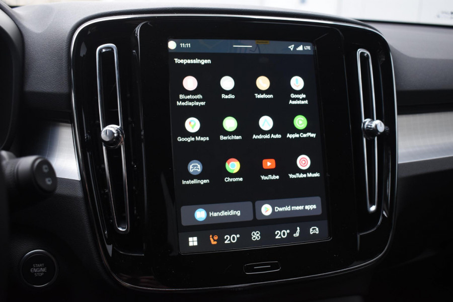 Volvo XC40 B4 211PK Automaat Plus Dark / Navigatie / Adaptive Cruise / Harman Kardon / Stuur- & Stoelverwarming / Elektrische achterklep / Achteruitrijcamera / Elektrische stoelverst. met geheugen / Extra getint glas / Microtech/Nubuck