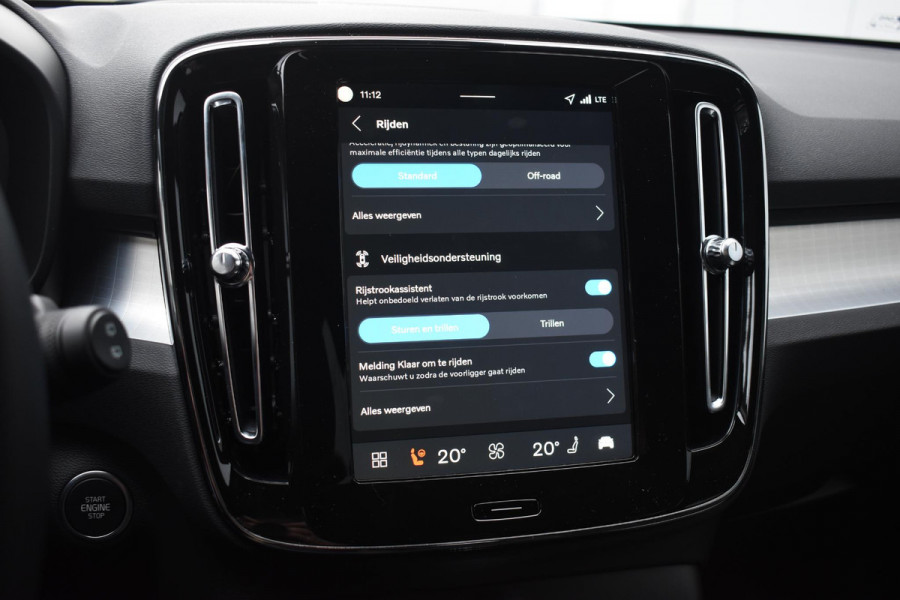 Volvo XC40 B4 211PK Automaat Plus Dark / Navigatie / Adaptive Cruise / Harman Kardon / Stuur- & Stoelverwarming / Elektrische achterklep / Achteruitrijcamera / Elektrische stoelverst. met geheugen / Extra getint glas / Microtech/Nubuck