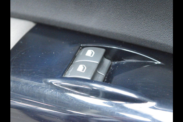 Citroën C4 Cactus 1.2 PureTech Shine TREKHAAK | NAVIGATIE & CARPLAY | CAMERA MET SENSOREN | E.C.C. |