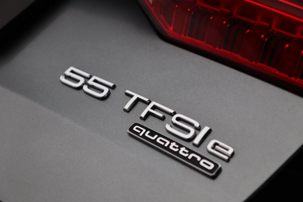 Audi A6 Avant 55 TFSI e 3x S Line Quattro Competition / PANO / MEMORY / B&O / KEYLESS / CAMERA