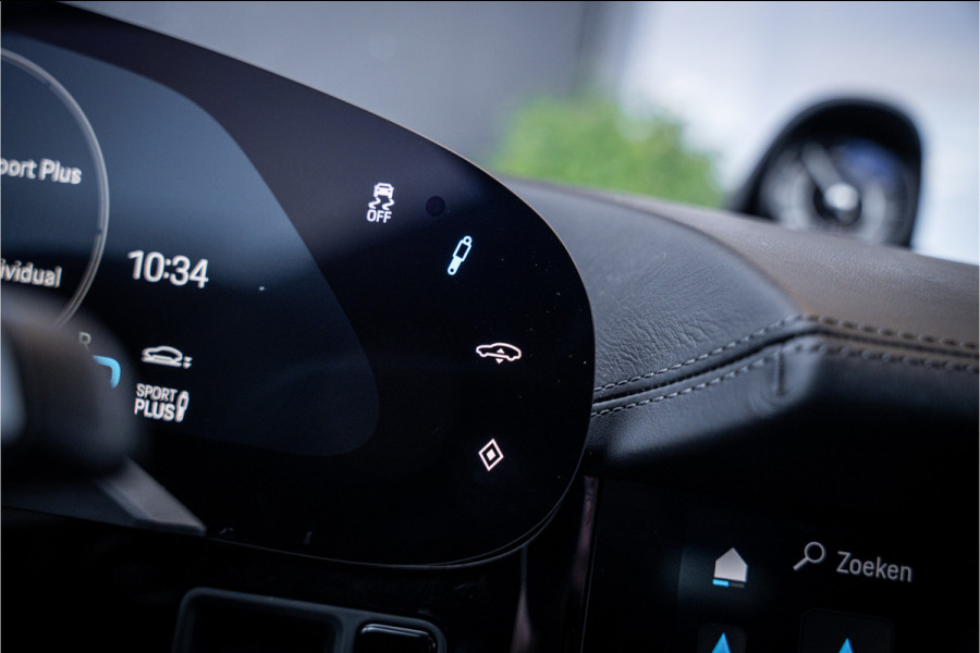 Porsche Taycan Performance 84 kWh - Origineel NL | Panorama | Sport Chrono + | Bose | Memory | Lift