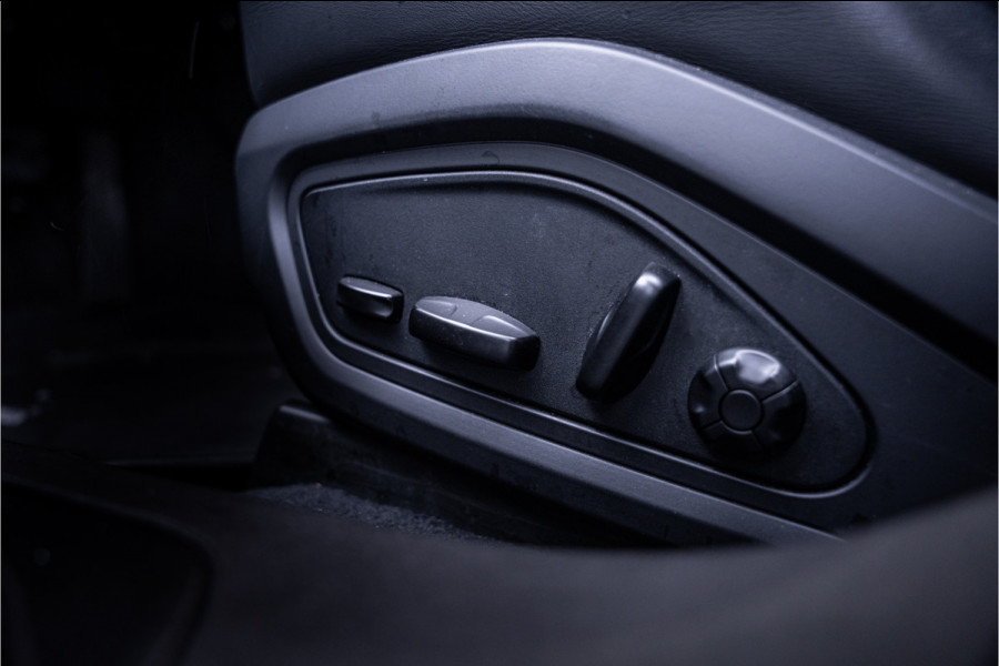 Porsche Taycan Performance 84 kWh - Origineel NL | Panorama | Sport Chrono + | Bose | Memory | Lift