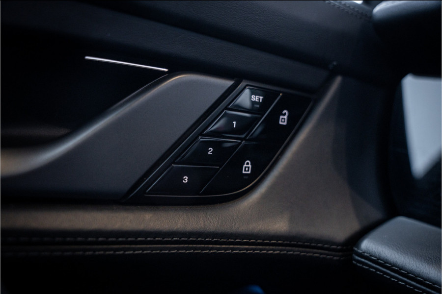 Porsche Taycan Performance 84 kWh - Origineel NL | Panorama | Sport Chrono + | Bose | Memory | Lift