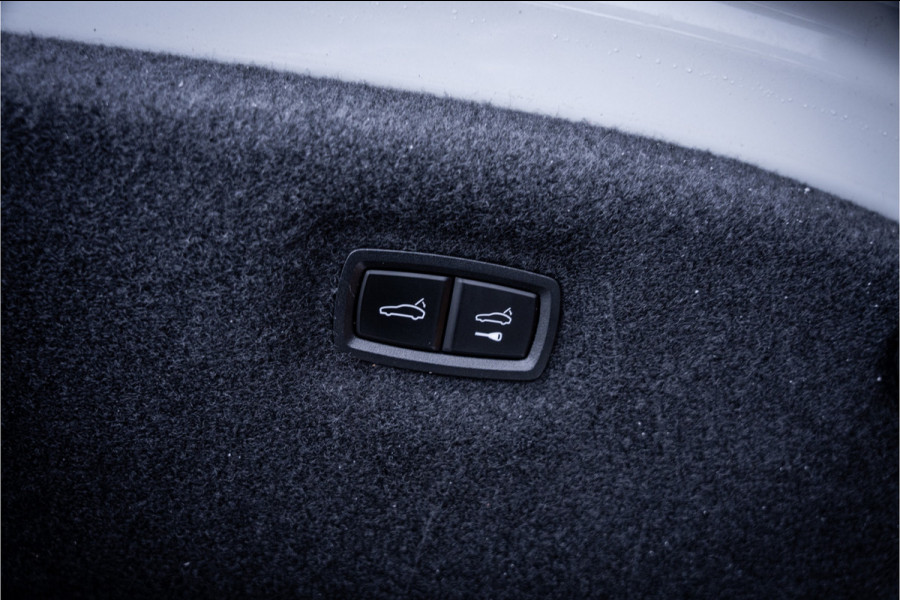 Porsche Taycan Performance 84 kWh - Origineel NL | Panorama | Sport Chrono + | Bose | Memory | Lift