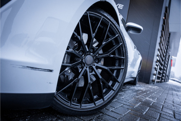 Porsche Taycan Performance 84 kWh - Origineel NL | Panorama | Sport Chrono + | Bose | Memory | Lift