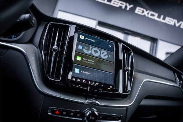 Volvo XC60 2.0 Recharge T8 AWD R-Design - Luchtvering | Panorama | H&K | Memory | 360 Camera