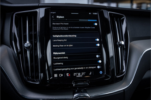 Volvo XC60 2.0 Recharge T8 AWD R-Design - Luchtvering | Panorama | H&K | Memory | 360 Camera