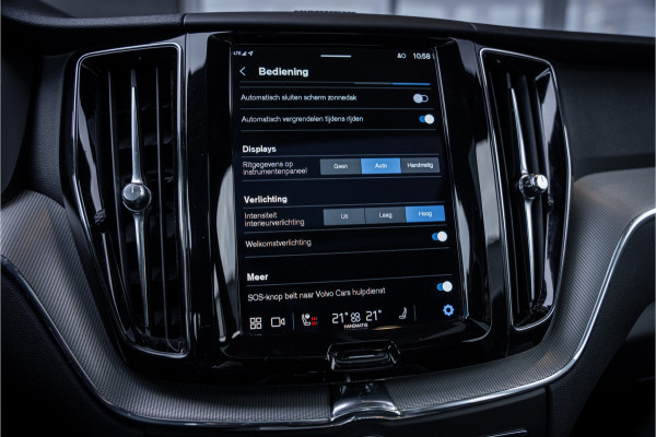 Volvo XC60 2.0 Recharge T8 AWD R-Design - Luchtvering | Panorama | H&K | Memory | 360 Camera