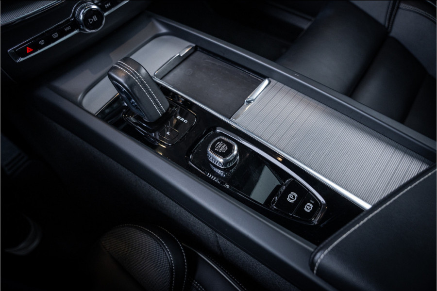 Volvo XC60 2.0 Recharge T8 AWD R-Design - Luchtvering | Panorama | H&K | Memory | 360 Camera