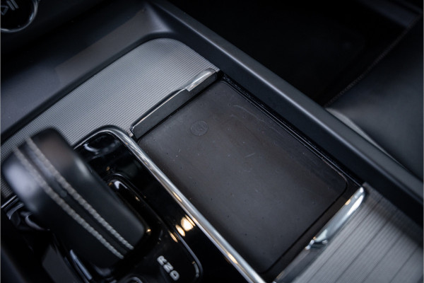 Volvo XC60 2.0 Recharge T8 AWD R-Design - Luchtvering | Panorama | H&K | Memory | 360 Camera