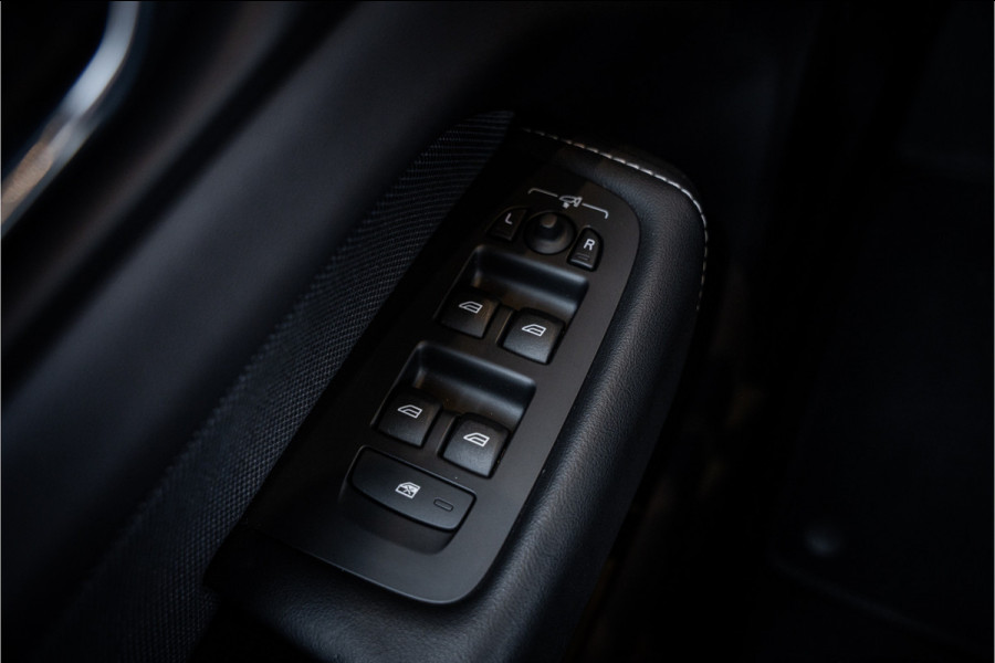 Volvo XC60 2.0 Recharge T8 AWD R-Design - Luchtvering | Panorama | H&K | Memory | 360 Camera