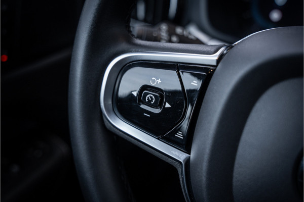 Volvo XC60 2.0 Recharge T8 AWD R-Design - Luchtvering | Panorama | H&K | Memory | 360 Camera