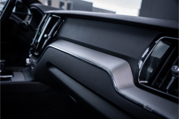 Volvo XC60 2.0 Recharge T8 AWD R-Design - Luchtvering | Panorama | H&K | Memory | 360 Camera