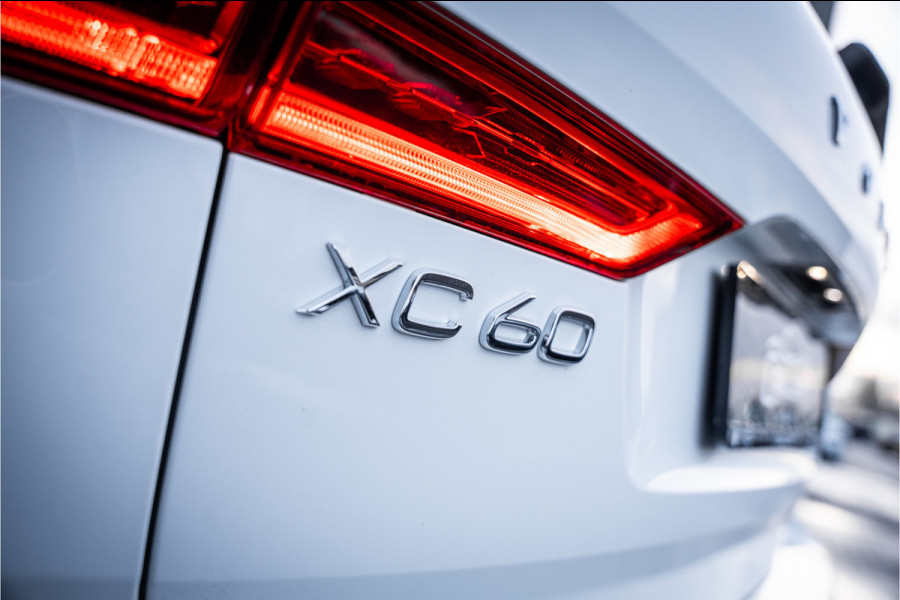 Volvo XC60 2.0 Recharge T8 AWD R-Design - Luchtvering | Panorama | H&K | Memory | 360 Camera