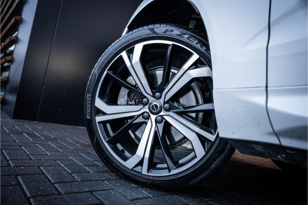 Volvo XC60 2.0 Recharge T8 AWD R-Design - Luchtvering | Panorama | H&K | Memory | 360 Camera