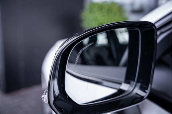 Volvo XC60 2.0 Recharge T8 AWD R-Design - Luchtvering | Panorama | H&K | Memory | 360 Camera