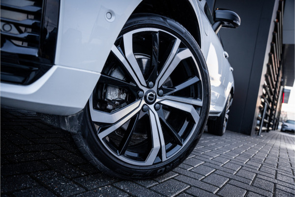 Volvo XC60 2.0 Recharge T8 AWD R-Design - Luchtvering | Panorama | H&K | Memory | 360 Camera