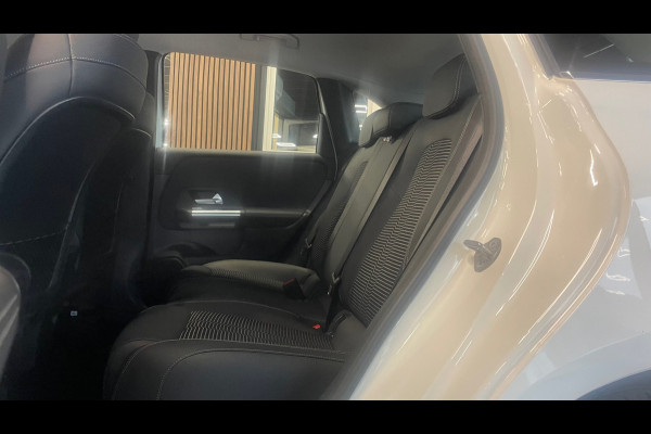 Mercedes-Benz B-Klasse 250 e Business Line, Navigatie, Climate control, Camera, Cruise control, Lichtmetaal.