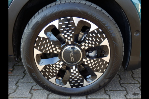 Fiat 600 101PK Hybrid La Prima | 360 camera | Massagestoel | Compleet |