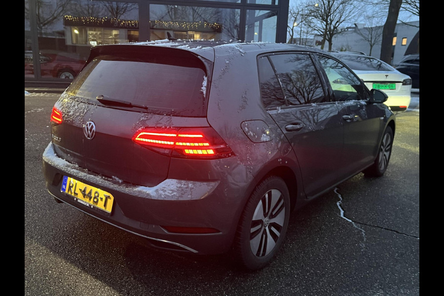 Volkswagen e-Golf e-Golf SOH 91% | Warmtepomp | Origineel NL (NAP) | Virtual Dashboard | Camera | Adaptieve Cruise Control | Keurig Onderhouden | Rijklaar Geleverd!  12 Mnd BOVAG garantie |