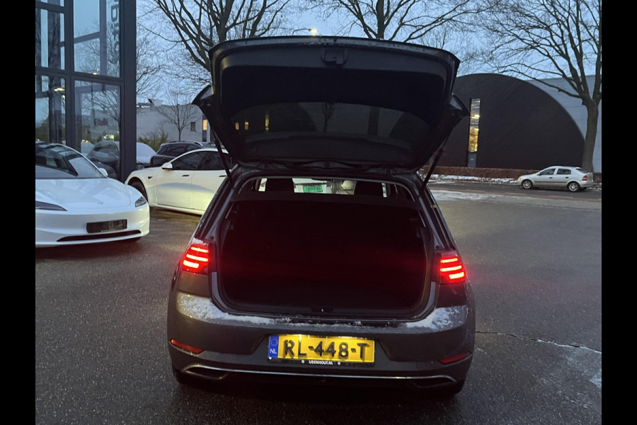 Volkswagen e-Golf e-Golf SOH 91% | Warmtepomp | Origineel NL (NAP) | Virtual Dashboard | Camera | Adaptieve Cruise Control | Keurig Onderhouden | Rijklaar Geleverd!  12 Mnd BOVAG garantie |