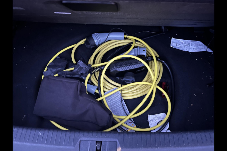 Volkswagen e-Golf e-Golf SOH 91% | Warmtepomp | Origineel NL (NAP) | Virtual Dashboard | Camera | Adaptieve Cruise Control | Keurig Onderhouden | Rijklaar Geleverd!  12 Mnd BOVAG garantie |